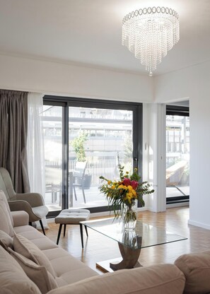 Smart TV - Athens Golden Light Premium Residence, Bill & John Apartments & Villas (Athens)