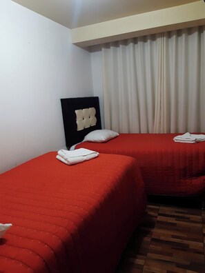 3 bedrooms, WiFi, bed sheets - Rosaelena b&b tours and experiences with transportation included 7persons (Cusco)