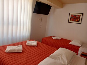 3 bedrooms, WiFi, bed sheets - Rosaelena b&b tours and experiences with transportation included 7persons (Cusco)