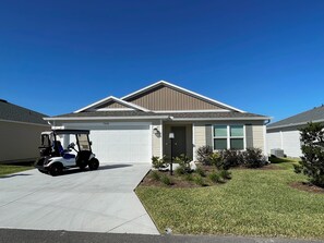 Exterior - Chic, comfy, and ready for Villages adventures—golf cart included! (The Villages)