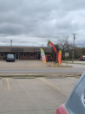 المنطقة المحيطة بالمنشأة