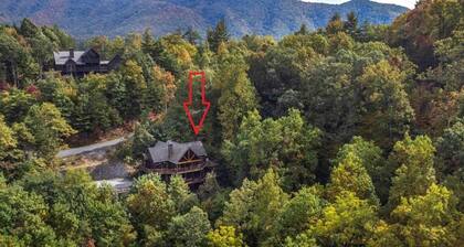 6BR, hot tub, games, 5 minute drive to National Park!