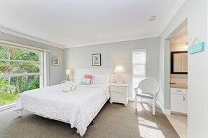 1 bedroom, iron/ironing board, free WiFi, bed sheets - Renovated Condo with heated pool, private beach access, and boat dock (Longboat Key)
