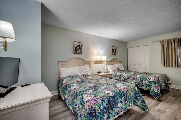 مكواة/لوح كي وواي فاي وملاءات أسرّة