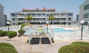 Pool - Newly Renovated Oceanfront 3BR | Top Floor (North Myrtle Beach)