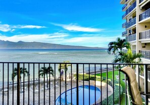 Property grounds - Oceanfront Two-Bedroom With Large Lanai | Sunset Views, Pool + BBQ (Lahaina)