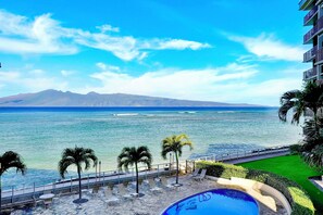 A heated pool - Oceanfront Two-Bedroom With Large Lanai | Sunset Views, Pool + BBQ (Lahaina)