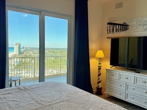 3 bedrooms, iron/ironing board, free WiFi, bed sheets - Calypso Penthouse, Perfect for Gulf & Firework Viewing, Free Daily Activities (Panama City Beach)
