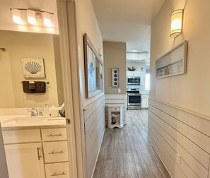 Coffee/tea maker, fridge, microwave, oven - Calypso Penthouse, Perfect for Gulf & Firework Viewing, Free Daily Activities (Panama City Beach)