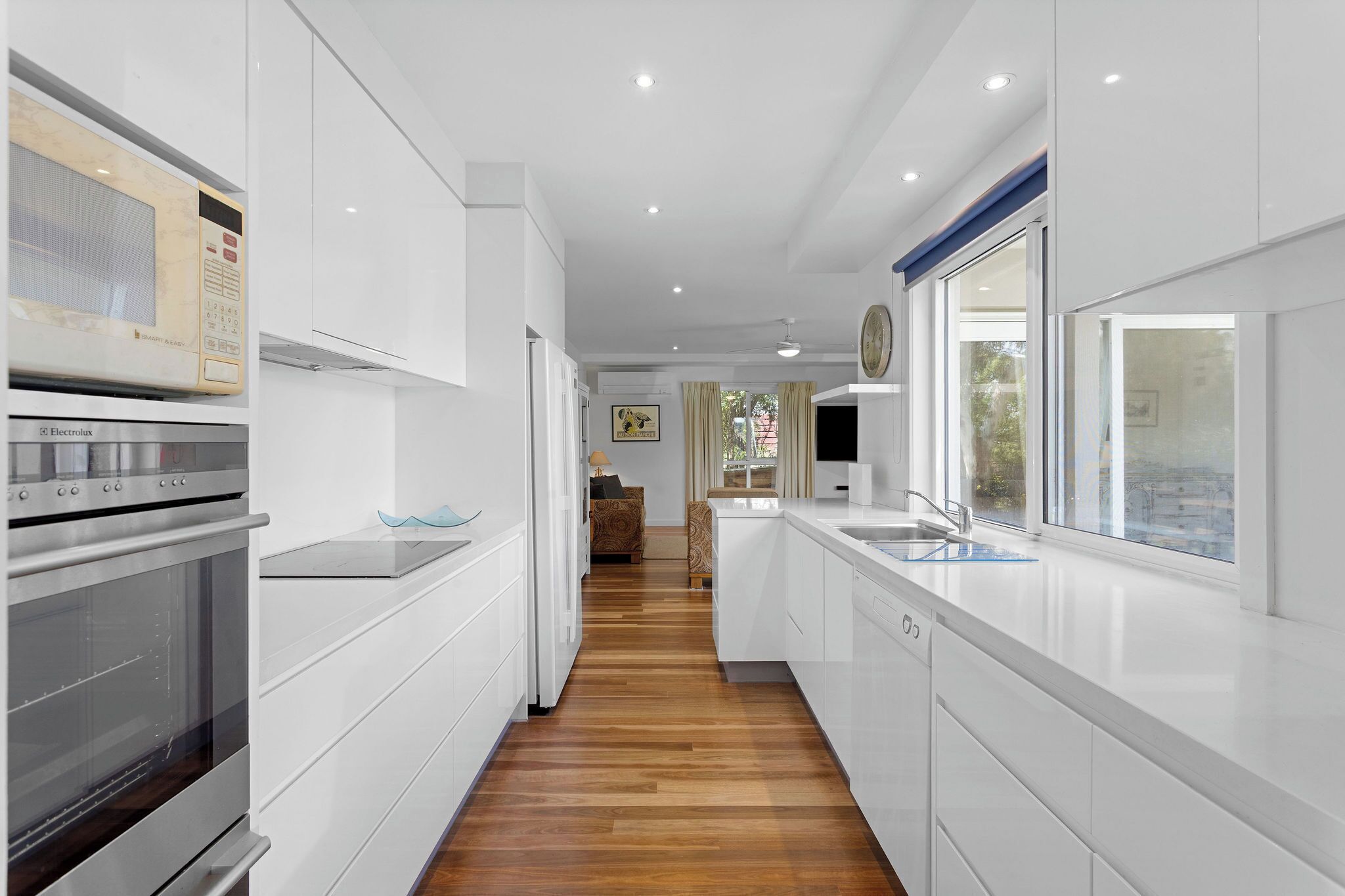 冰箱、微波炉、烤箱、炉灶