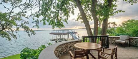 屋外ダイニングエリア