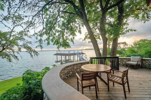 Navigate Stays one-of-a-kind Waterfront Retreat