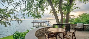 Navigate Stays one-of-a-kind Waterfront Retreat