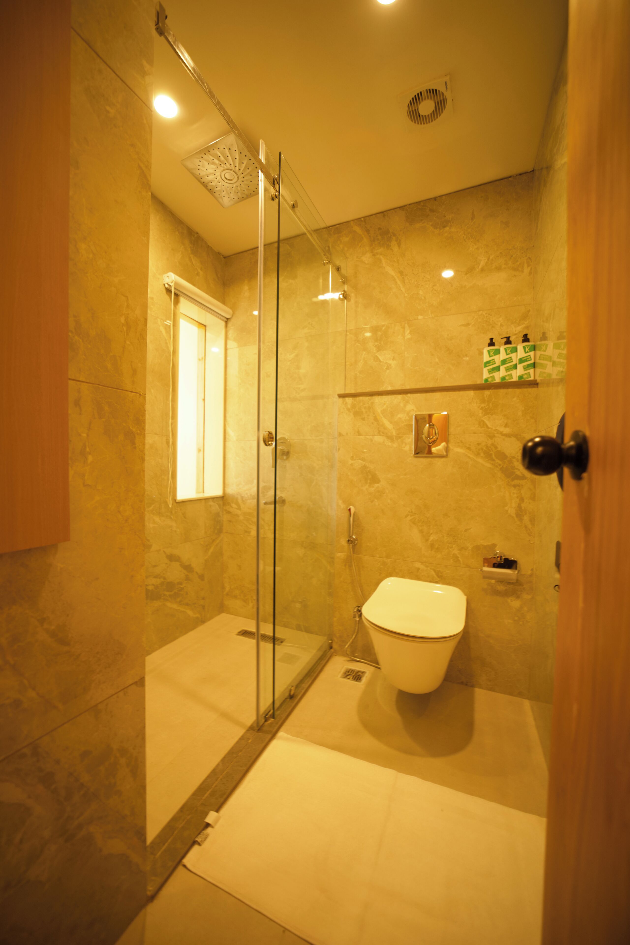 Luksusstudiosviitti, parveke, vuoristonäköala | Kylpyhuone | Suihku, hiustenkuivaaja, pyyhkeet, saippua