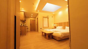 Studio, Balcony, Mountain View