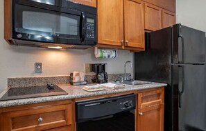 冰箱、微波炉、烤箱�、炉灶