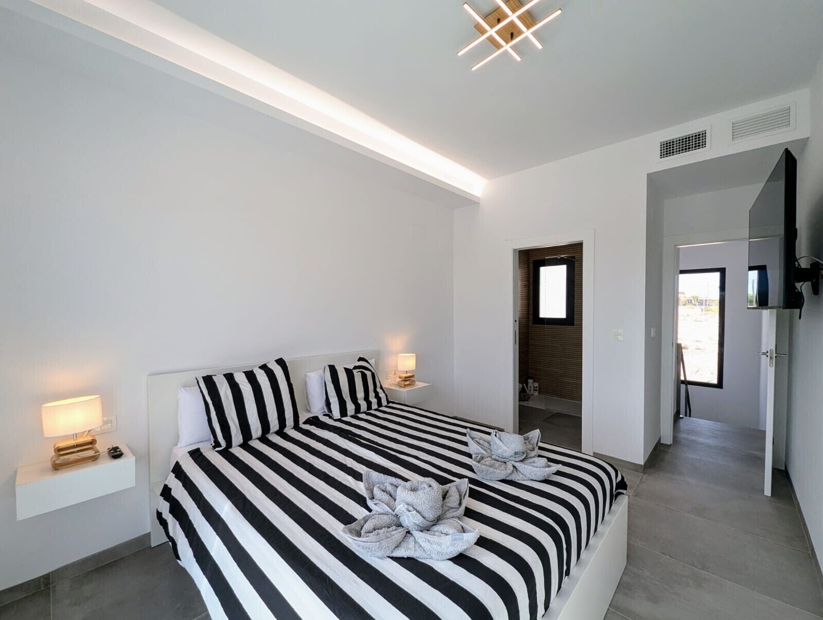 3 chambres, fer et planche à repasser, Wi-Fi, draps fournis