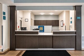 Lobby - 2 Modern Studios w/ Free Breakfast & Wi-Fi Near LSU, Zoo & Downtown Baton Rouge (Denham Springs)
