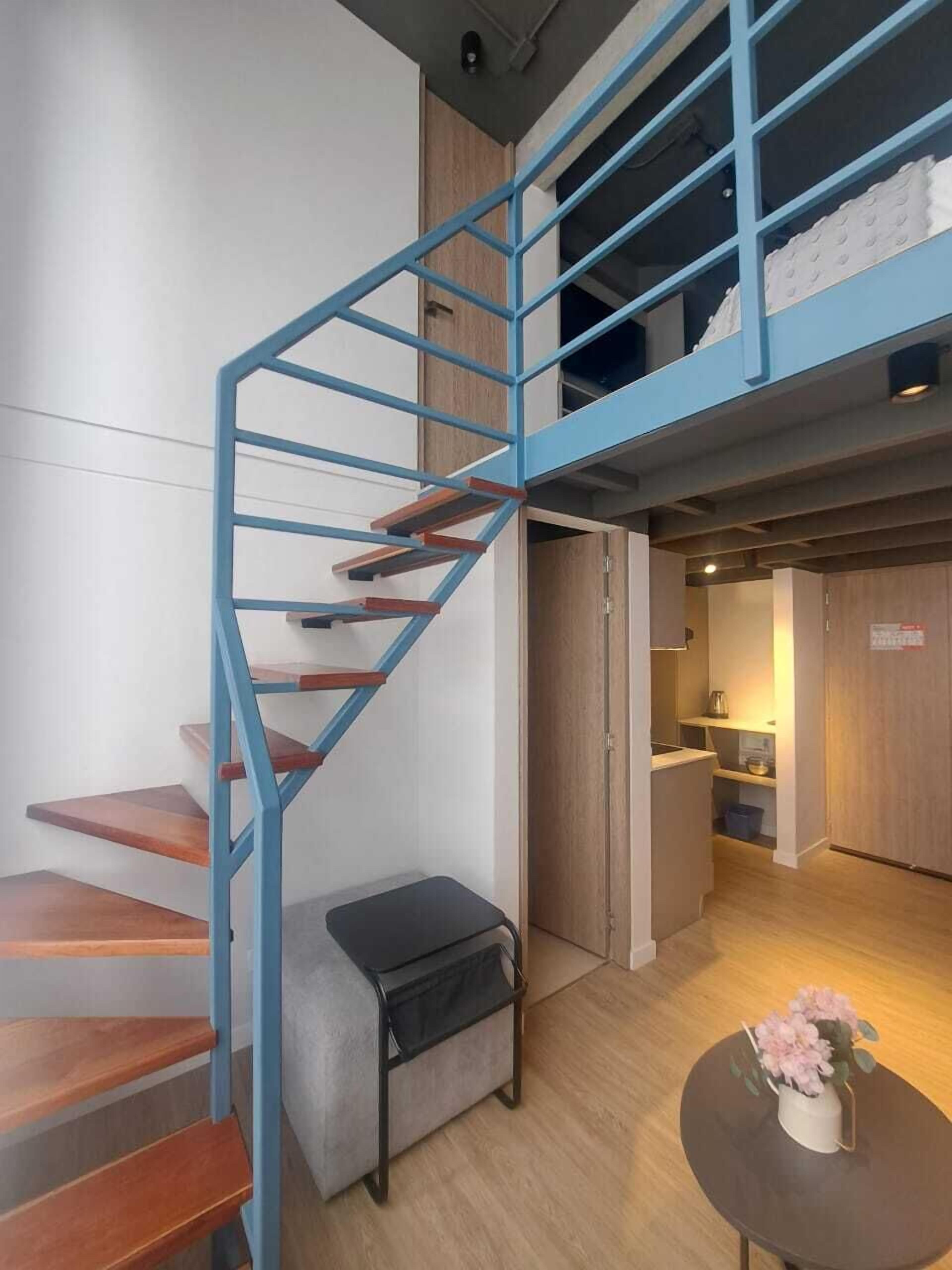 خزنة داخل الغرفة ومكواة/لوح كي وواي فاي مجانًا