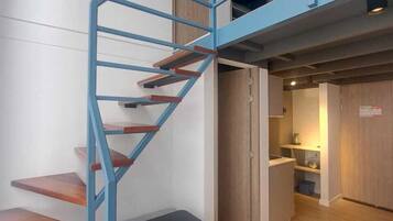 Maisonnette, 1 queensize bed met slaapbank | Een kluis op de kamer, een strijkplank/strijkijzer, gratis wifi