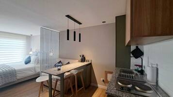 Junior Studio | In-room safe, iron/ironing board, free WiFi