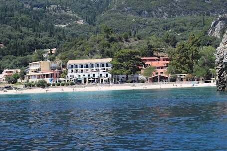 Beach nearby. Apartments Alexander Apartment with Sea View, Wi-Fi, and Air Conditioning