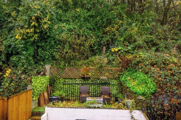 المنطقة المحيطة بالمنشأة