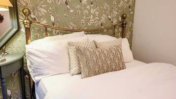 3 bedrooms, desk, iron/ironing board, WiFi