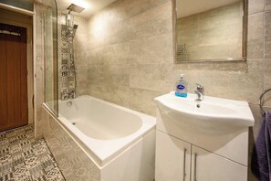 Shower, towels, shampoo - James Terrace by STAE Homes (Porth)