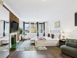 1 bedroom, iron/ironing board, travel cot, WiFi - Elegant Marylebone Retreat (Greater London)