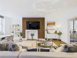 TV, offices - Elegant Marylebone Retreat (Greater London)