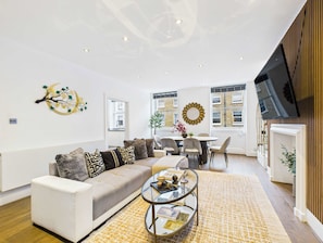 TV, offices - Elegant Marylebone Retreat (Greater London)
