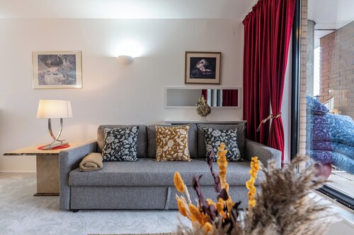 Duplex 2BR 2BA Flat Near Gloucester Rd Station