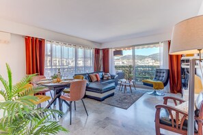 TV - FRANCIA AZUR AP4483 by RIVIERA HOLIDAY HOMES (Niza)