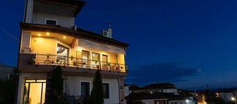 The Sunset Haven Kastoria – Modern Lake Elegance