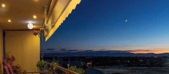 The Sunset Haven Kastoria – Modern Lake Elegance