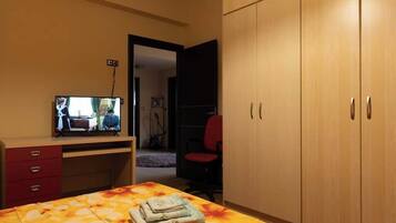 3 bedrooms, iron/ironing board, travel crib, WiFi