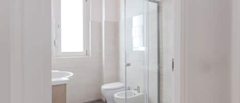 Handtücher, Seife, Toilettenpapier