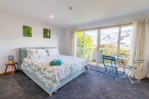 3 bedrooms, bed sheets