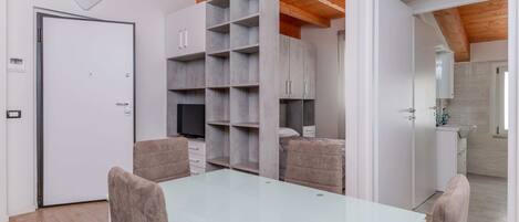 Bügeleisen/Bügelbrett, WLAN, Bettwäsche