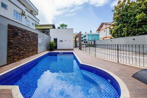 Apartamento Confort | Piscina | Una piscina al aire libre