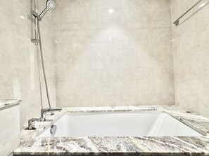 Bathroom - Venduras Spacious 1BR Walk to Dubai Mall (Dubai)