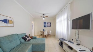 TV, offices - Apartamento no Guaruja a 200m da Praia da Enseada. (Guarujá)
