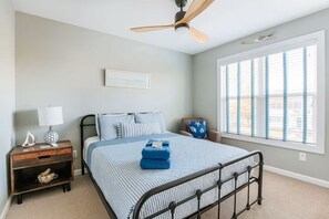 4 soveværelser, skrivebord, strygejern/strygebræt, weekendseng