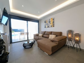 TV - Newly Built Holiday Home 'R-40-E' with Private Pool, Wi-Fi & Air Conditioning (Los Montesinos)