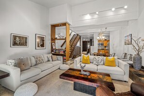 Televisión y chimenea 