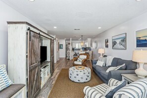 TV, DVD player - Relax Bayside with a King Bedroom, and Community Pool, Pier, and Gazebo! (Navarre Beach)