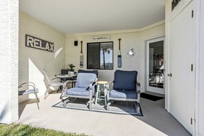 Outdoor dining - Relax Bayside with a King Bedroom, and Community Pool, Pier, and Gazebo! (Navarre Beach)