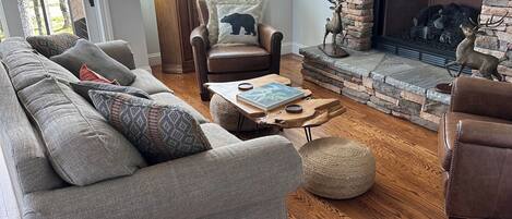 TV connectée, cheminée, baby-foot