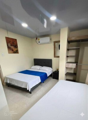 1 slaapkamer, een strijkplank/strijkijzer, wifi, beddengoed